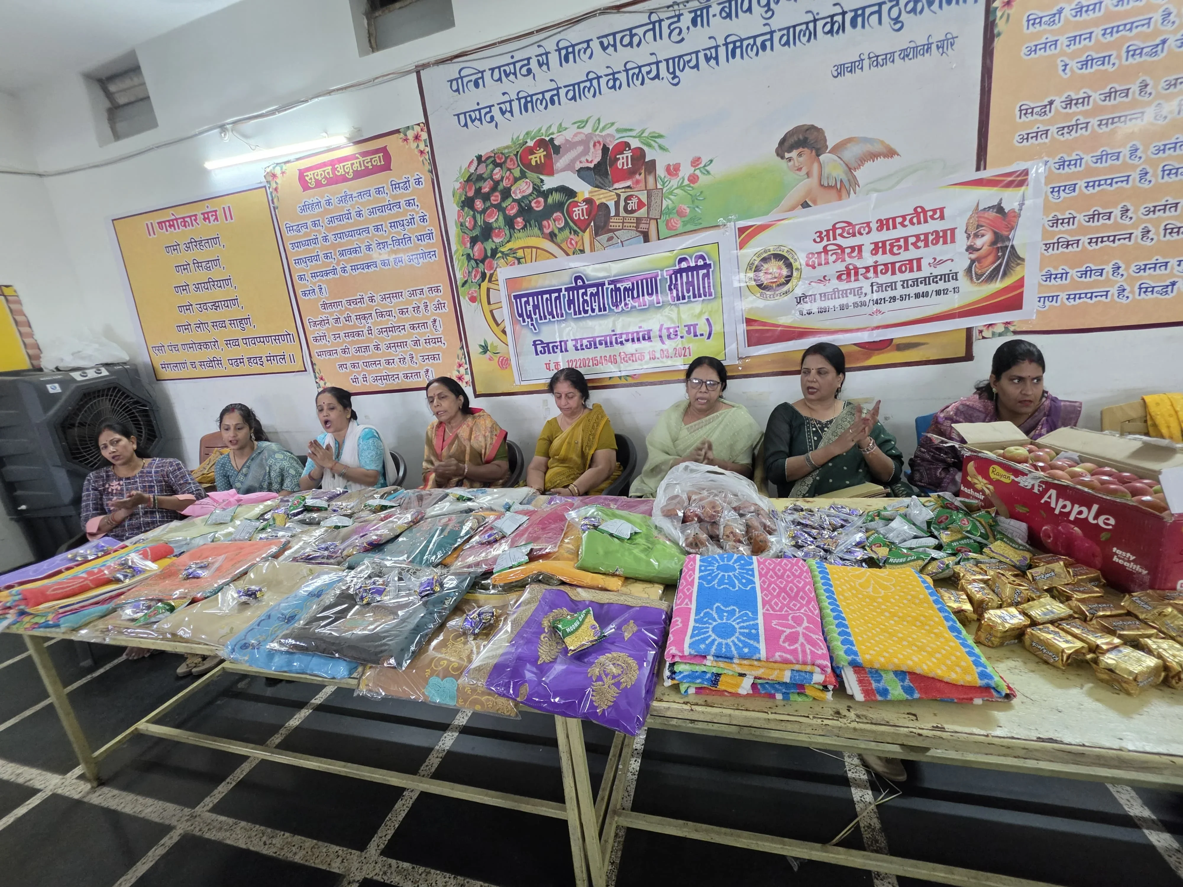 पितरों की स्मृति में वृद्धाश्रम पहुंचीं वीरांगनाएं, बुजुर्गों की सेवा कर लिया आशीर्वाद