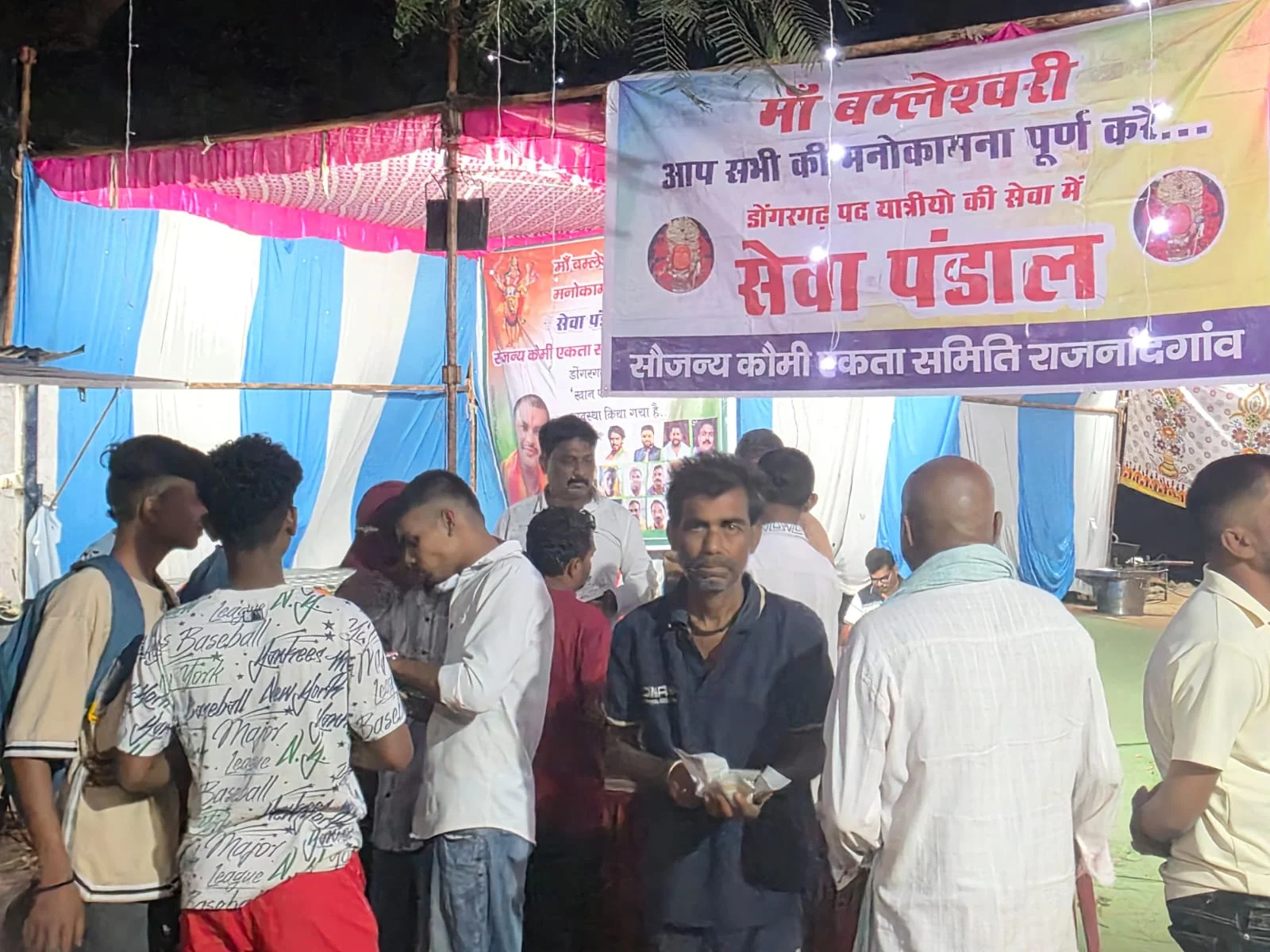 मजहब नहीं सिखाता आपस में बैर रखना, हिंदी हैं हम वतन हैं, हिंदुस्तान हमारा